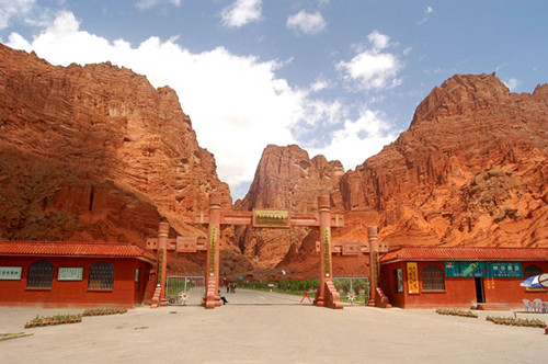 天山神秘大峡谷副本.jpg